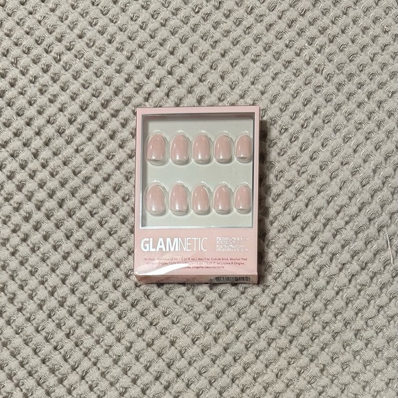 Glamnetic Press-On Nails Pinch Me Short Oval NWT - Picture 6 of 7